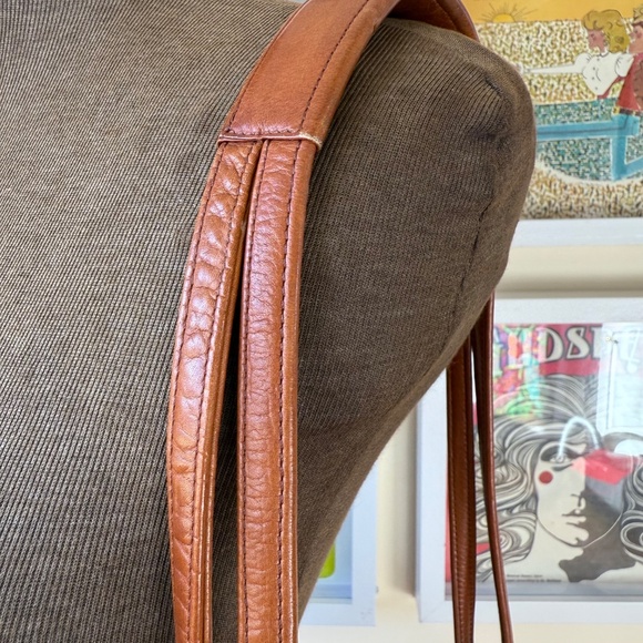 Beautiful Vintage 90s Rich cognac leather shoulder bag - Picture 7 of 11